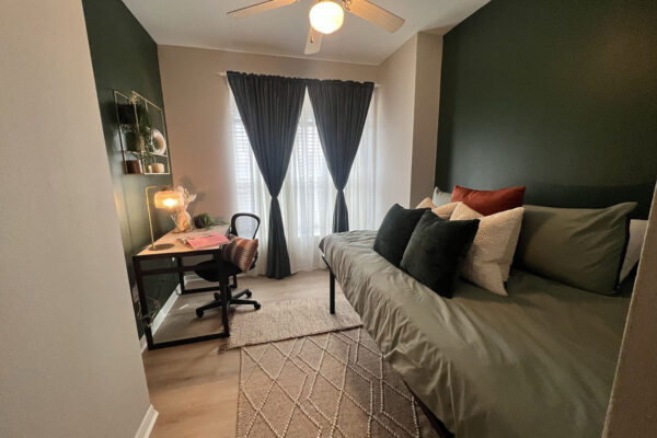 9HUNDRED Apartments in Austin, Texas - Bedroom & Study Area